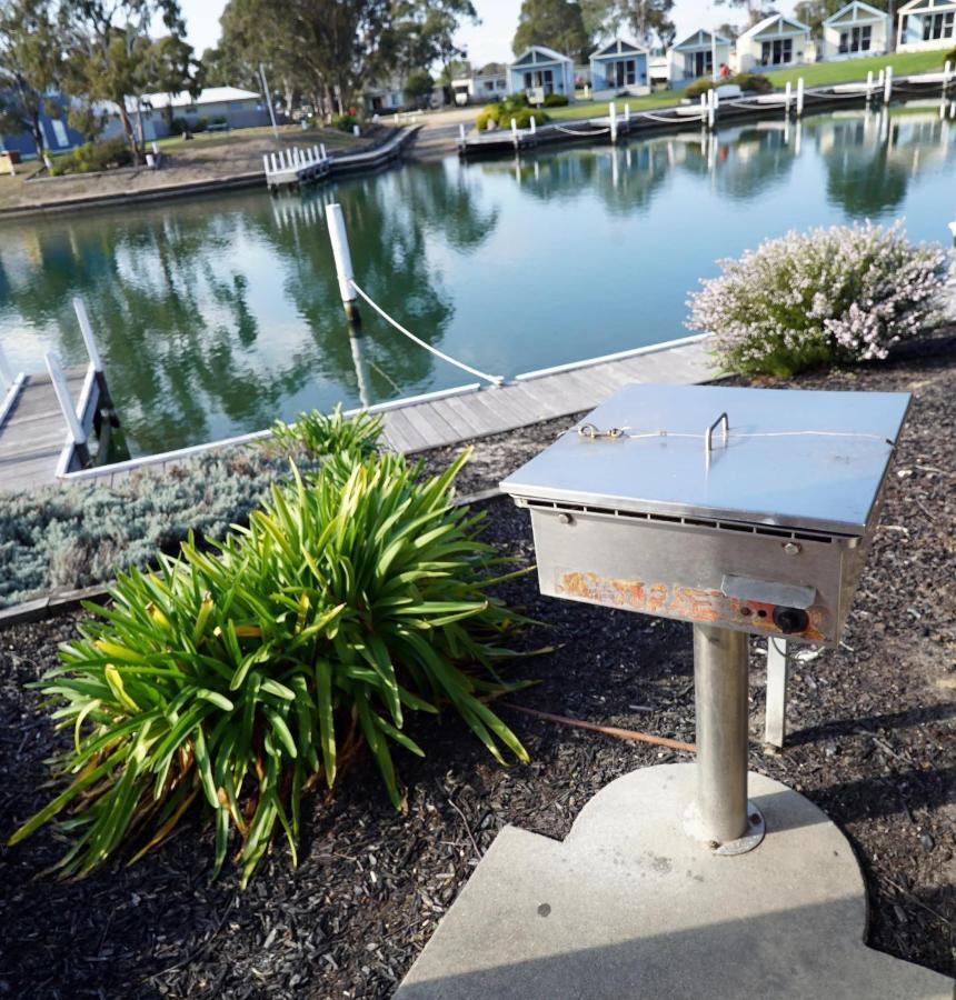 Captains Cove Resort - Waterfront Apartments Paynesville Exterior foto