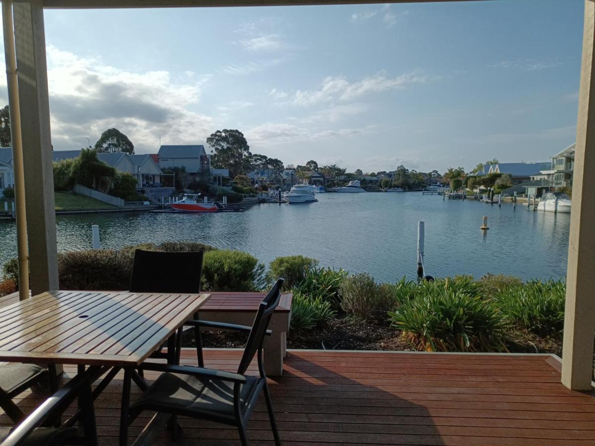 Captains Cove Resort - Waterfront Apartments Paynesville Exterior foto