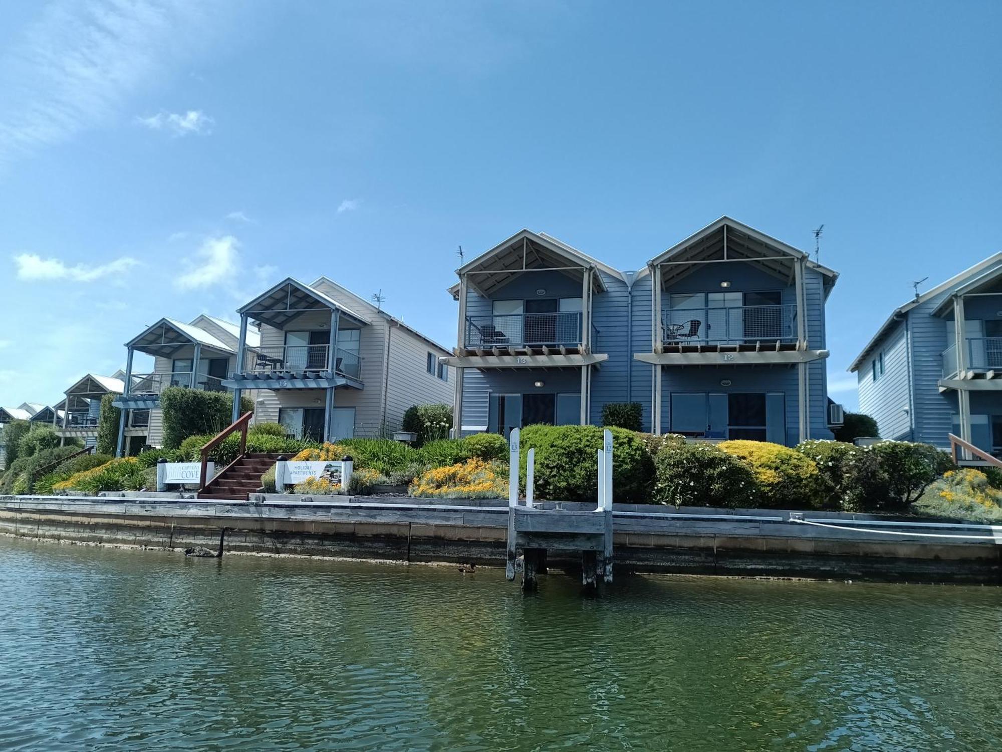Captains Cove Resort - Waterfront Apartments Paynesville Exterior foto