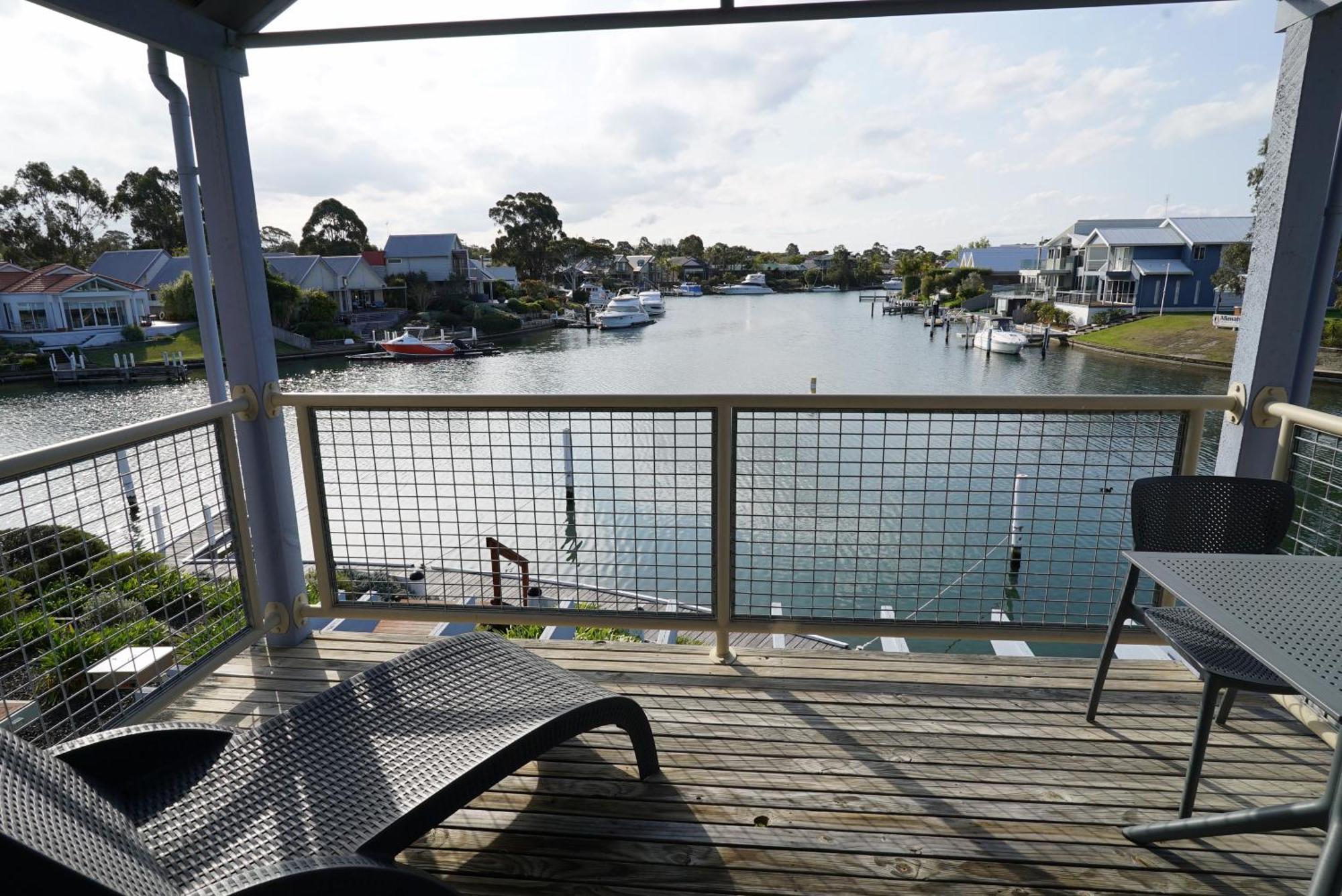 Captains Cove Resort - Waterfront Apartments Paynesville Exterior foto